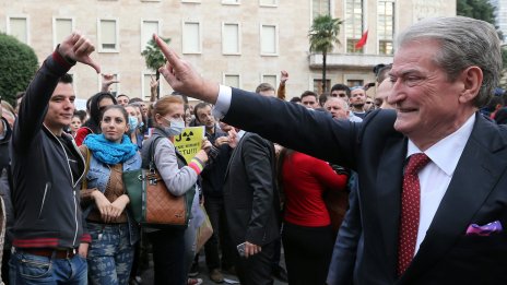 Съд в Албания постави под домашен арест бившия президент и премиер Сали Бериша заради корупция