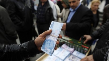 Турция е изправена пред продължаващ отлив на капитали
