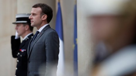 Старите дългове тегнат върху бъдещето на Макрон