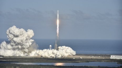 SpaceX изстреля най-мощната ракета в света