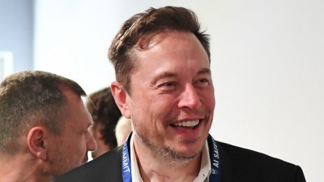 SpaceX обмисля възможността да листне Starlink през 2024 г.