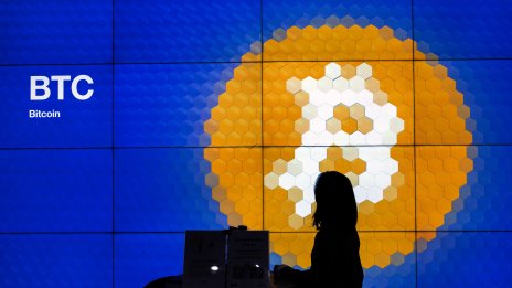 Миньорите, които държат над 8 млрд. долара в биткойни, започват да продават