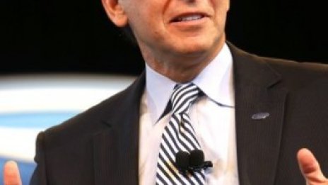 Марк Фийлдс поема кормилото на Ford