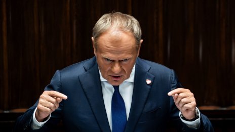 Доналд Туск оцеля след вота на недоверие в полския парламент
