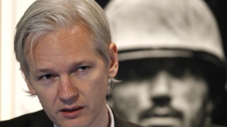 Джулиан Асанж се готви да се предаде на британската полиция?