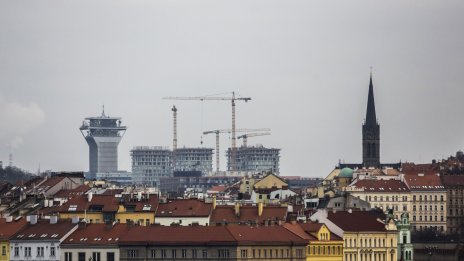 Купувачи със значителен капитал търсят добри възможности на забавящия се офис пазар в света