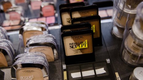 Акциите на L'Oreal поеха надолу заради опасения от отдръпване на потребителите