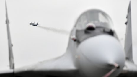 Великобритания предлага на Полша триъгълна сделка за изтребителите ѝ МиГ 