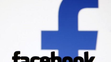 Вандали нападнаха сградата на Facebook в Хамбург
