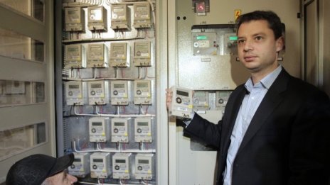 Добрев предлага въвеждането на "умни" електромери