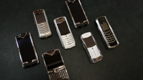 Vertu се спря на Android