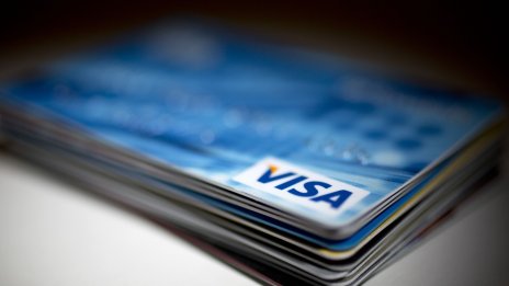 Visa надмина очакванията за печалбата си и планира обратно изкупуване на акции