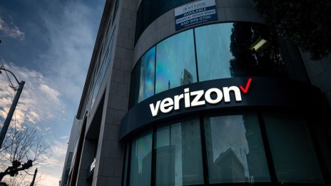 Печалбата на Verizon спадна с 23% през последното тримесечие