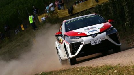 Toyota пусна водороден модел на рали