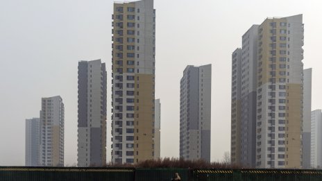 Цените на новите жилища в Китай намаляват за пети пореден месец през декември