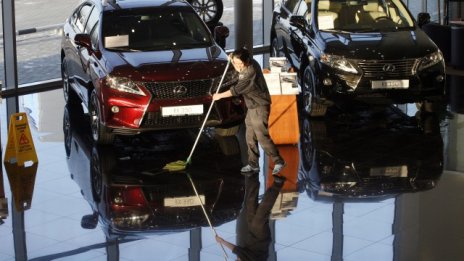 Lexus ще лъска имиджа си