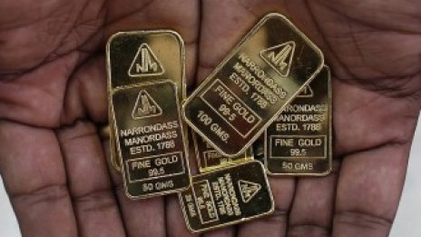 Цената на златото продължава движението си надолу