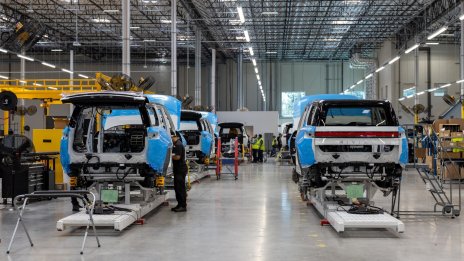 Увеличеното производство помага на Rivianа да надмине очакванията за доставките 