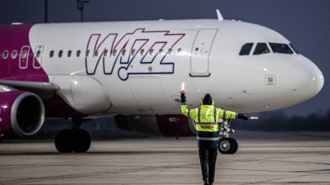 Wizz Air понижи прогнозата си за годината след спад на печалбата с 44%