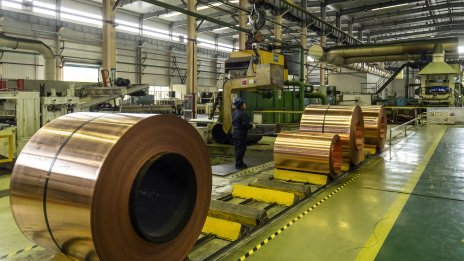 Промишленото производство в Китай отбеляза първия си ръст от шест месеца