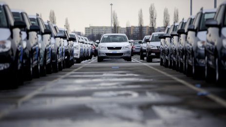 Държавните стимули помагат на автомобилния пазар в Китай да се върне към растеж