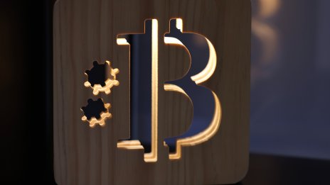 Одобрението на спот борсово търгувани фондове донесе леко поскъпване на биткойна