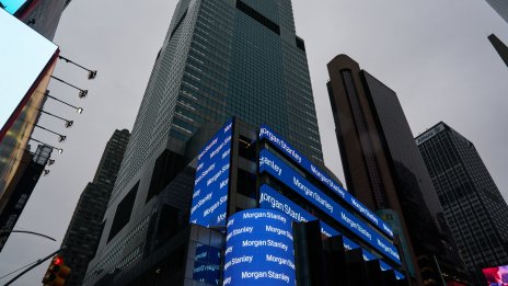 Morgan Stanley: Акциите пренебрегват реалността на Фед