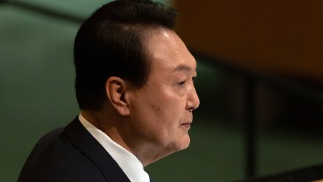 Опозицията в Южна Корея спечели изборите и задълбочи безизходицата за президента Юн