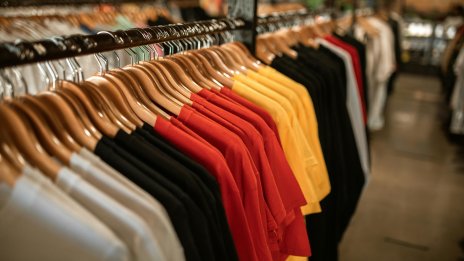 Оборотът от търговията на дребно през март расте с 0,3% на годишна база