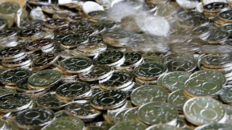 През 2017 г. - по-високи осигуровки, замразяване на обезщетенията