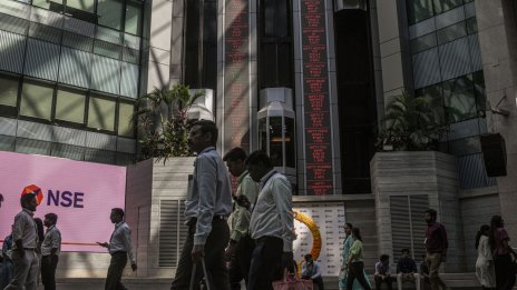 Япония е изключението в морето от понижения сред азиатските индекси