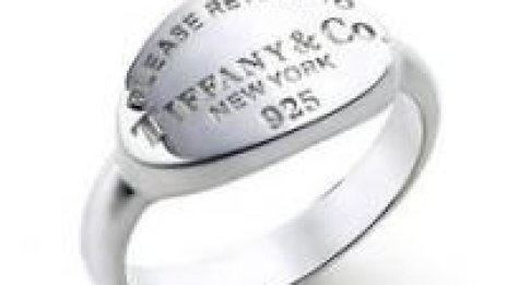 Печалбата на Tiffany за тримесечието скача заради силните продажби