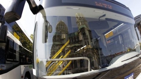 Автобусни превозвачи от утре ще протестират символично