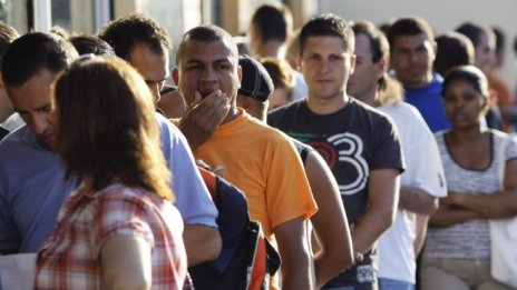 Заявленията за помощи при безработица в САЩ достигат 2-годишен връх през ноември