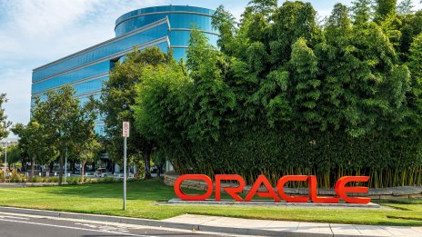 Акциите на Oracle поскъпнаха заради потенциална сделка с xAI