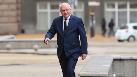 Изборът за служебен премиер се разшири с Димитър Главчев и заместниците му*