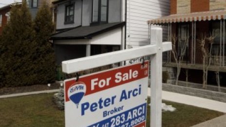 По-високите лихви започват да охлаждат един от нажежените жилищни пазари в света