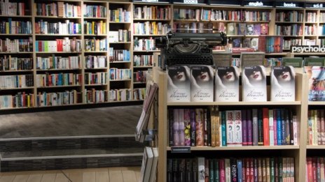 Amazon планира да отвори между 300 и 400 книжарници