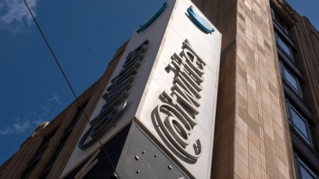 Сделката за продажбата на Twitter остава в сила