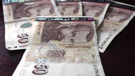 Експерт: Нерадостна тенденция е да се теглят бързи кредити заради намалели доходи