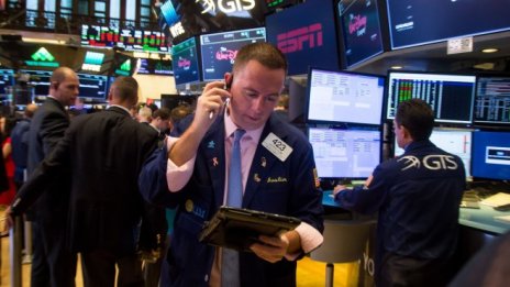 Липсата на яснота около новия правителствен бюджет помрачи търговията на Wall Street