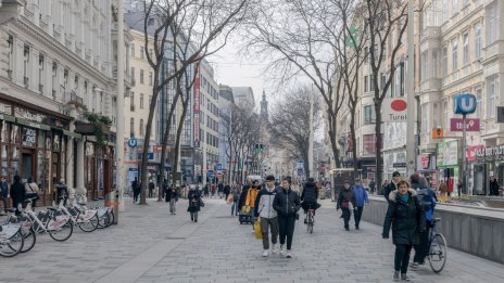 Банките в еврозоната улесняват одобрението за ипотеки, но търсенето пада