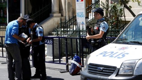 Защо терористите продължават с успехите си във Франция?