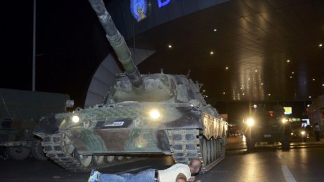 Опитът за преврат в Турция вероятно е неуспешен*