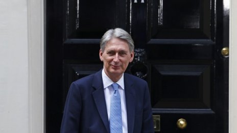 Нов ден, нов финансов министър - и нова икономическа политика?