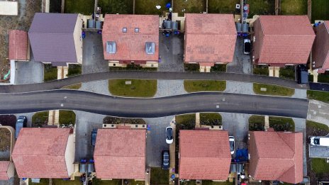 Великобритания налага данък върху жилища на стойност над 2 млн. паунда