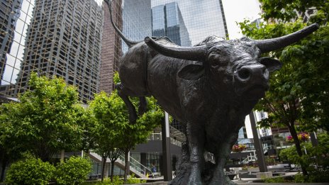 Wall Street търси посока на фона на завърналите се страхове за рецесия*