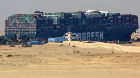 Корабът, блокарал Суецкия канал, ще отплава днес