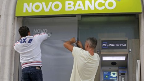 Спасяването на португалска банка като опасен прецедент