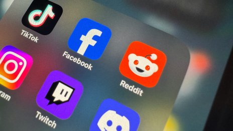 Австралия се готви да съди Facebook и TikTok за нарушаване на закона за социалните медии
